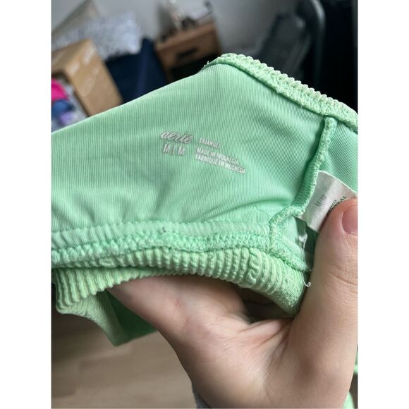 Aerie Triangle Bikini Top Medium Green Elastic Swim Bathing Suit Coverage - Picture 3 of 3